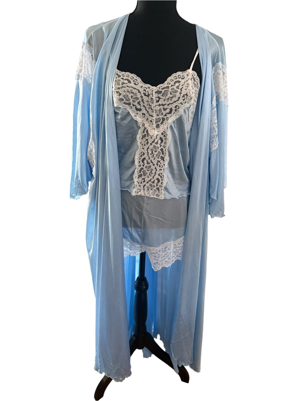 Light Blue Lace Trim Robe & Chemise Set Frederick’s of Hollywood vintage medium